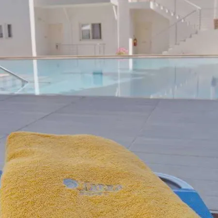 Tarra Seaside Отель